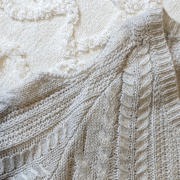 John + Jenn open shoulder v-neck sweater. Size extra small/small. - Picture 3 of 6